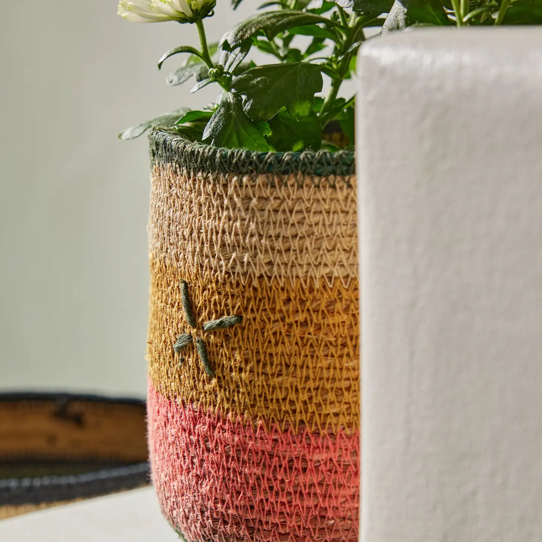 Panier-cache-pot vert/rose/ocre