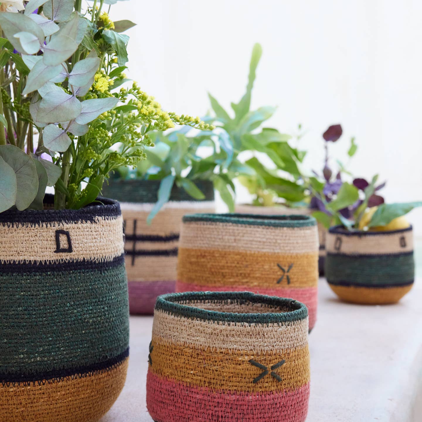 Panier-cache-pot vert/rose/ocre