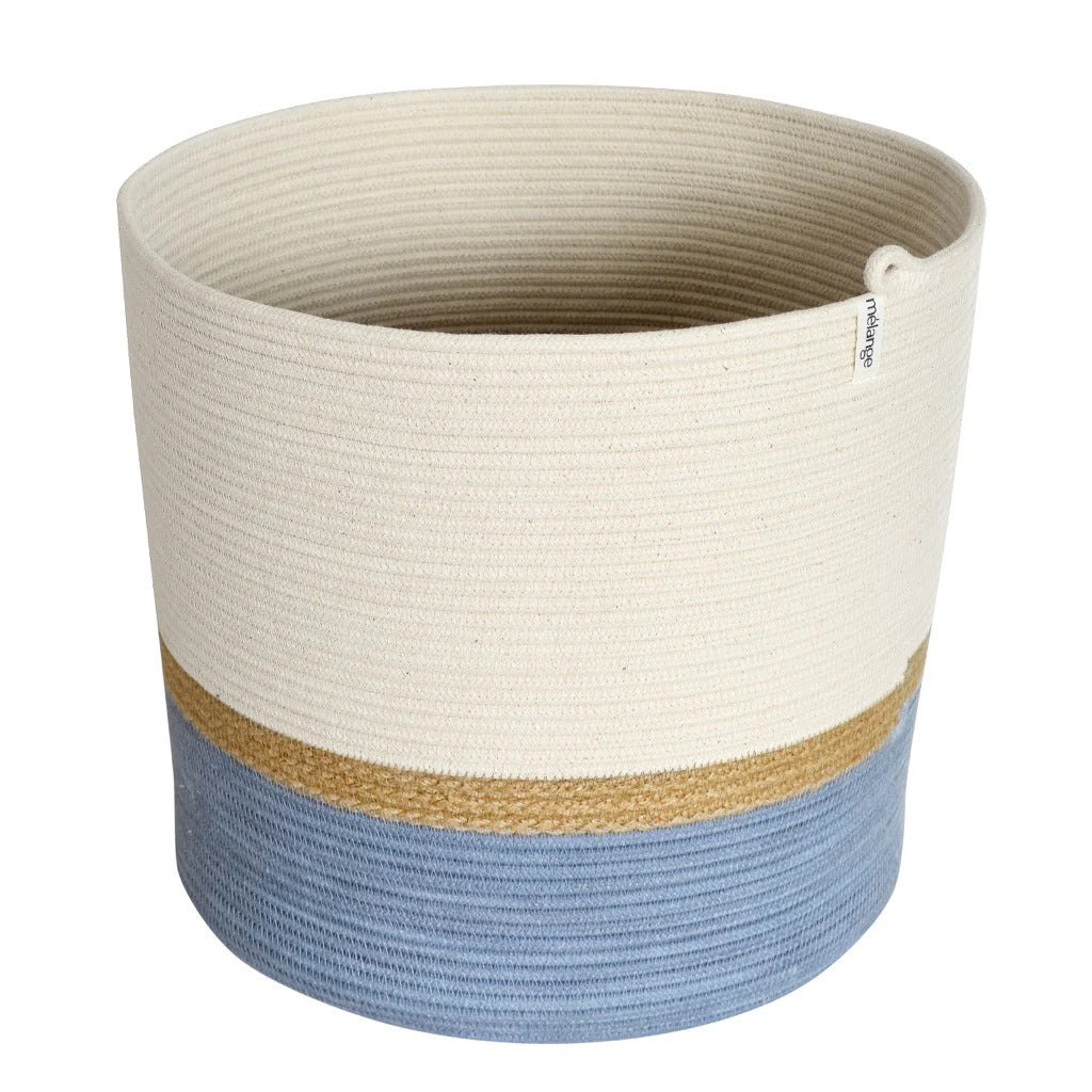 Basket with rope handle
