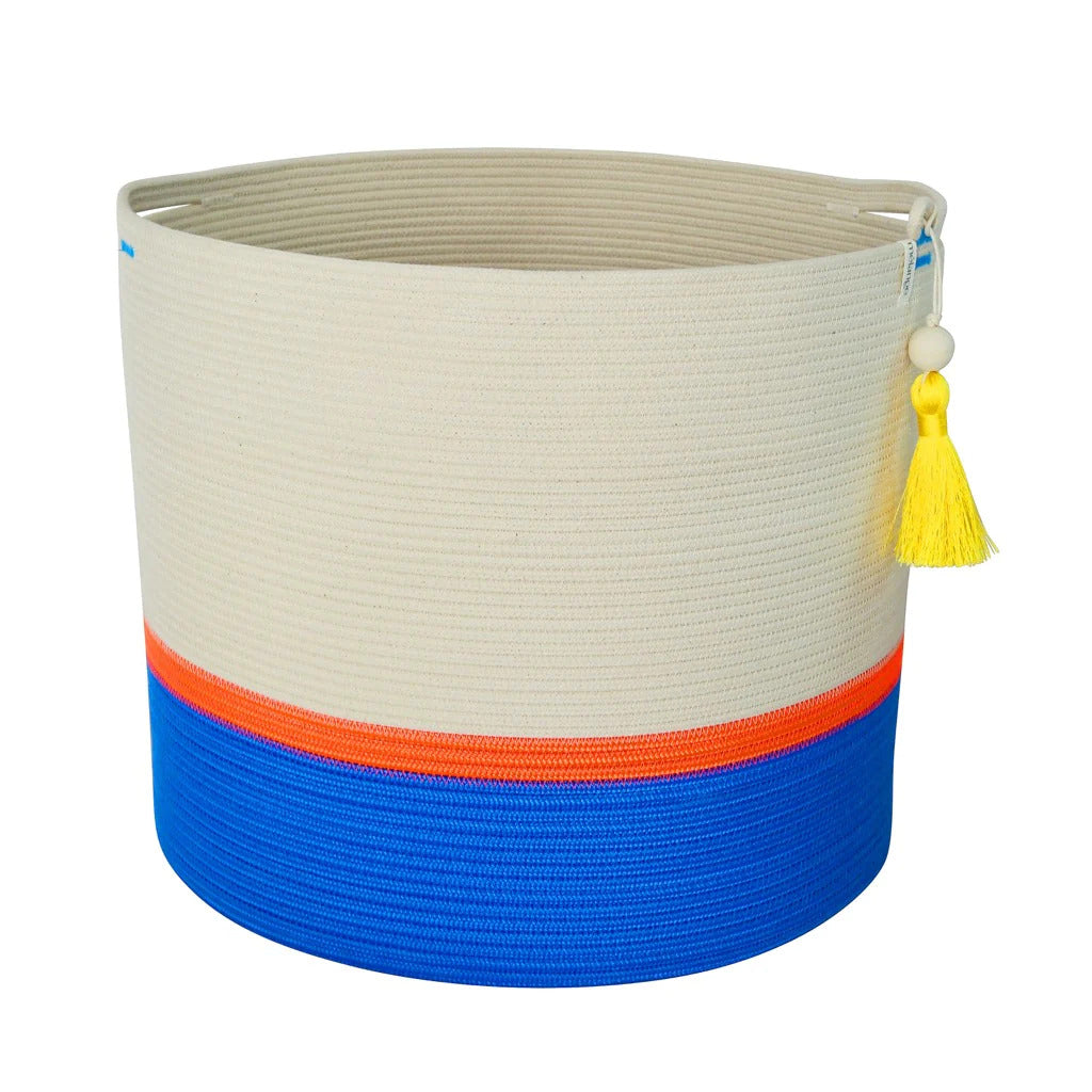 Basket with rope handle