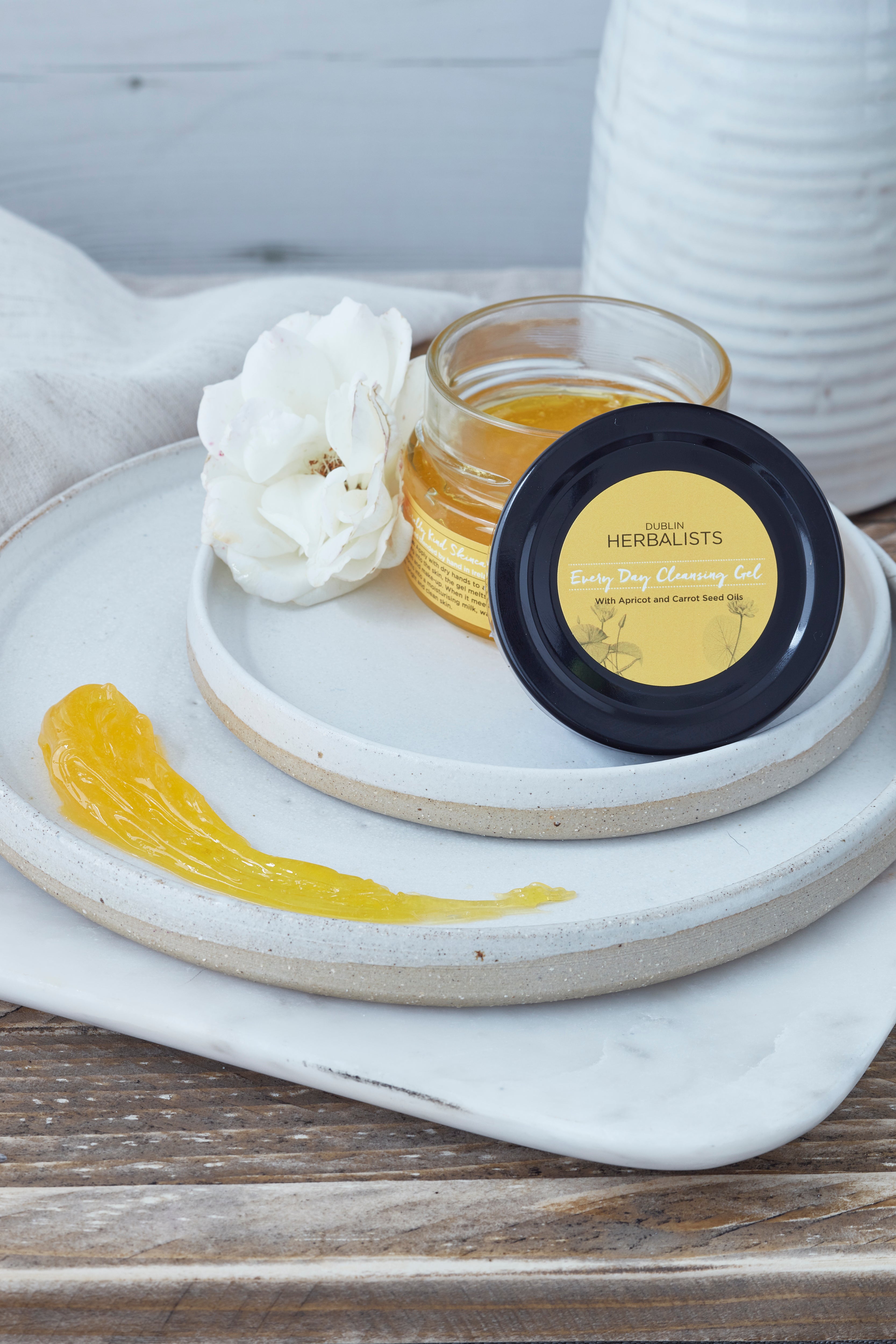 Daily cleansing gel