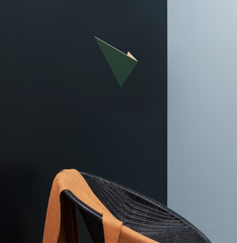 Arrow wall lamp