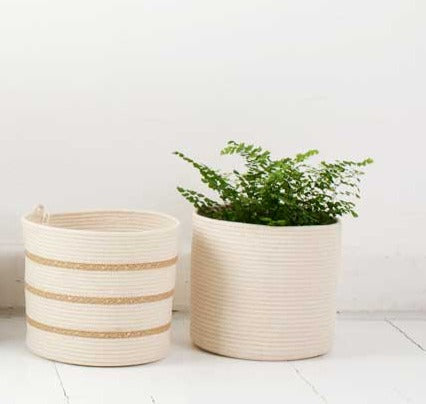 Basket with rope handle
