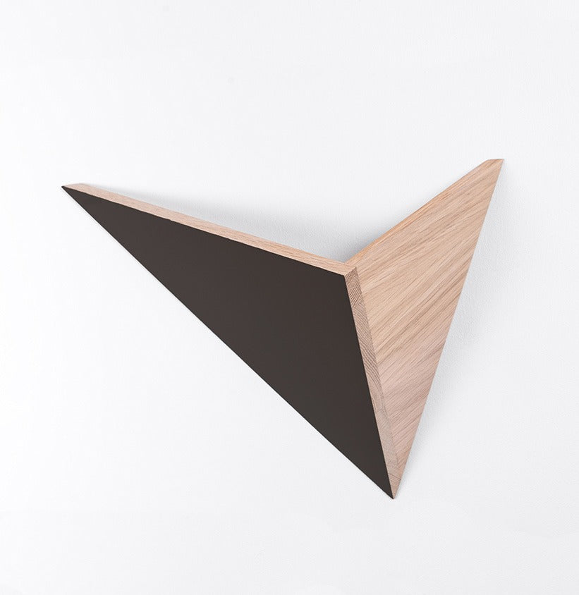 Arrow wall lamp