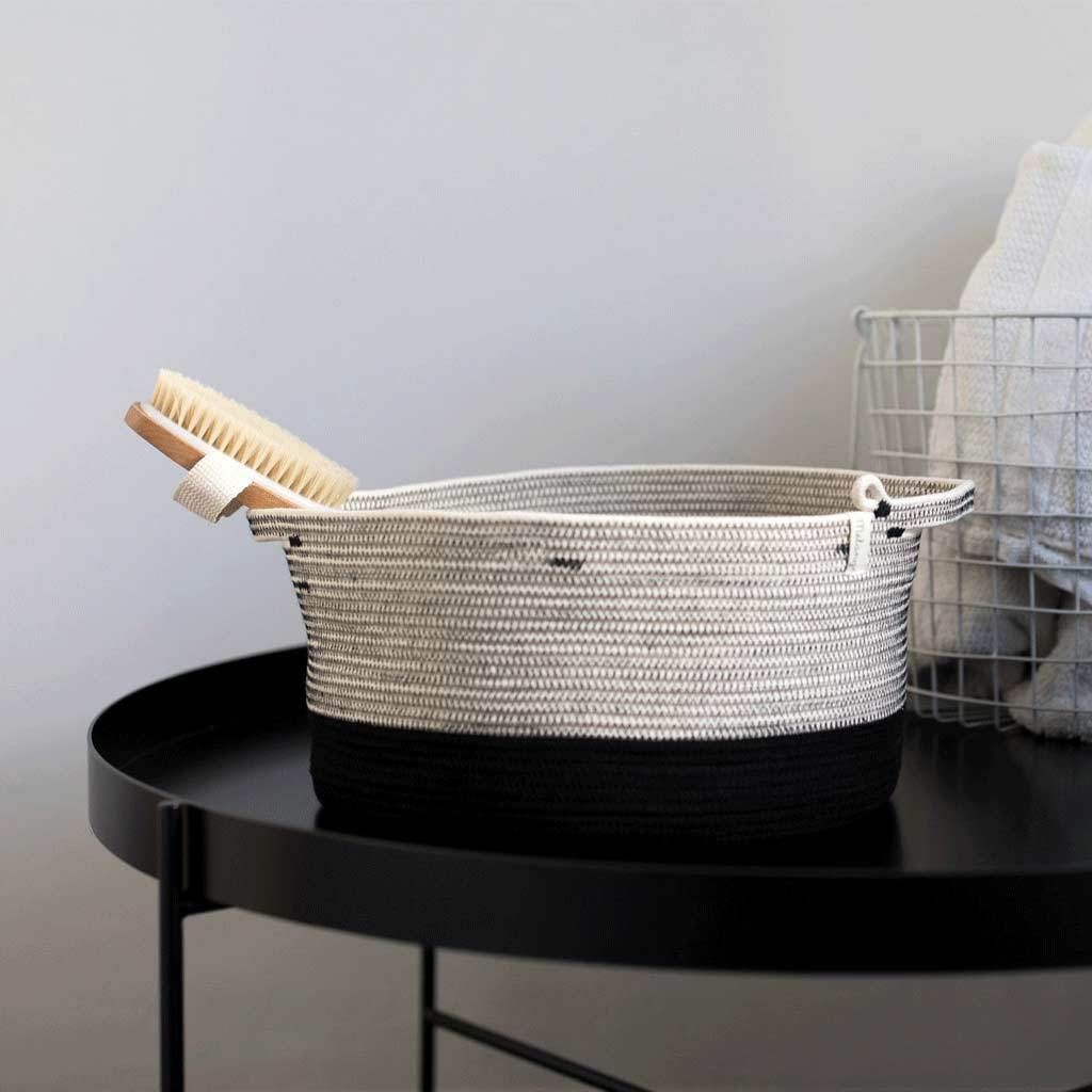 Basket with rope handle