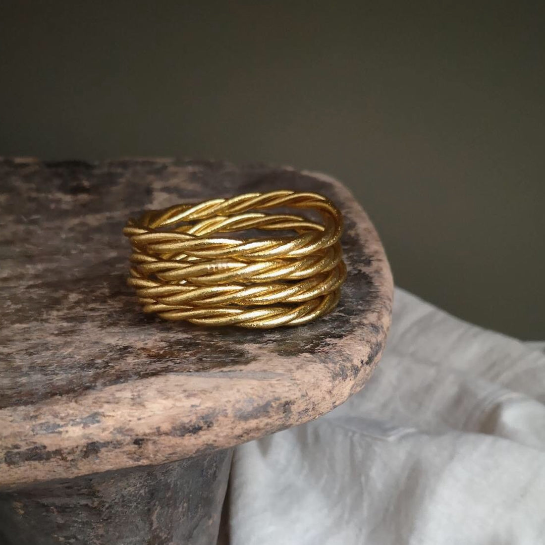 Bracelet Bouddhiste Torsadé Doré - modèle épais