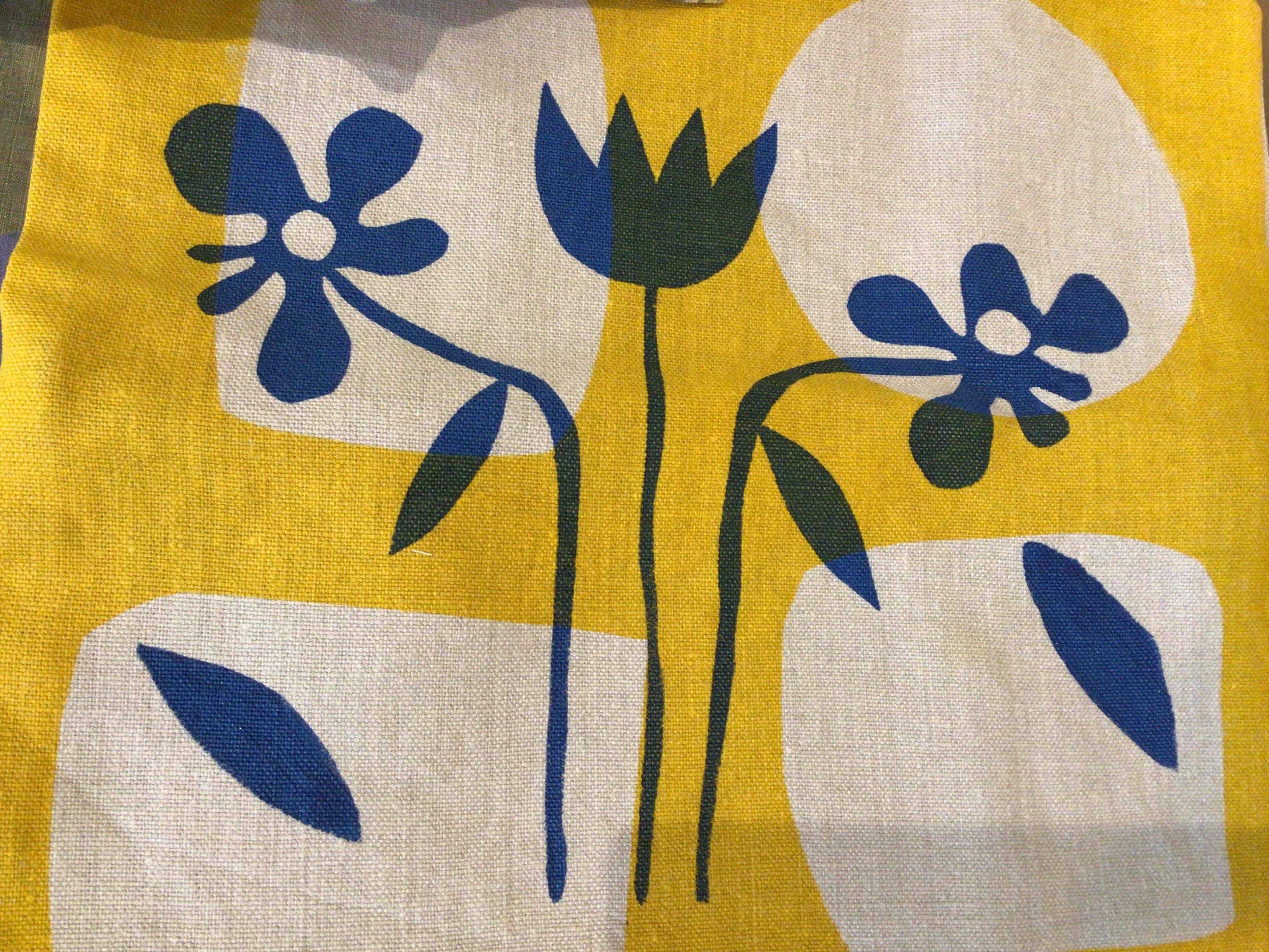 Screen-printed cushions (square)